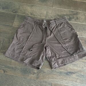 Button plush drawstring shorts